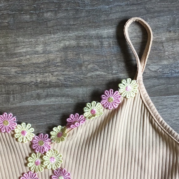 ROMWE Floral Embellished Yellow Cream Crop Top - Picture 7 of 10